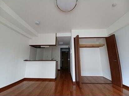 ��ʌ��k�����S�ɓޒ������R���ڂ̃}���V�����̋��ԁE���r���O