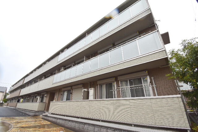 ��ʌ��������܎s�k��{�����̃A�p�[�g�̌����O��