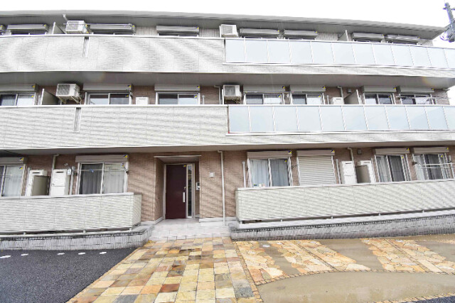 ��ʌ��������܎s�k��{�����̃A�p�[�g�̌����O��