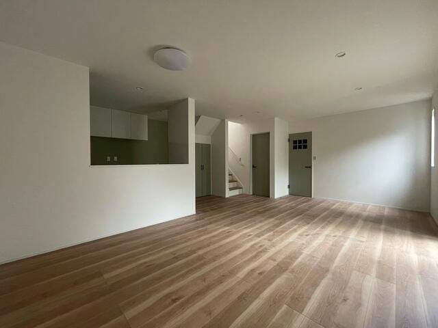 ��ʌ��������܎s�Y�a��k�Y�a�R���ڂ̃e���X�n�E�X�̋��ԁE���r���O