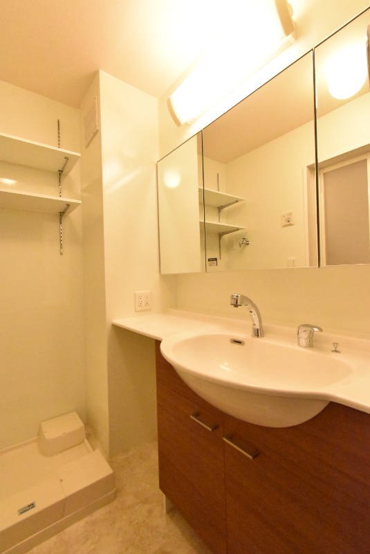 ��ʌ��z�J�s���z�J�Q���ڂ̃A�p�[�g�̐��ʏ�