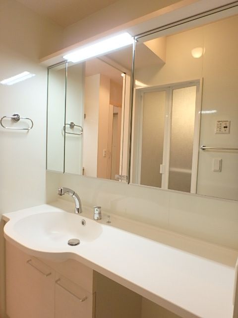 ��ʌ��������܎s�k��{�����̃A�p�[�g�̐��ʏ�