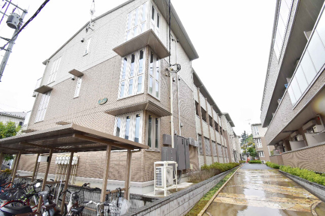 ��ʌ��������܎s�k��{�����̃A�p�[�g�̌����O��