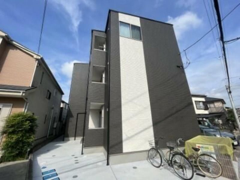 ��ʌ��t�����s���g�c�̃A�p�[�g�̌����O��