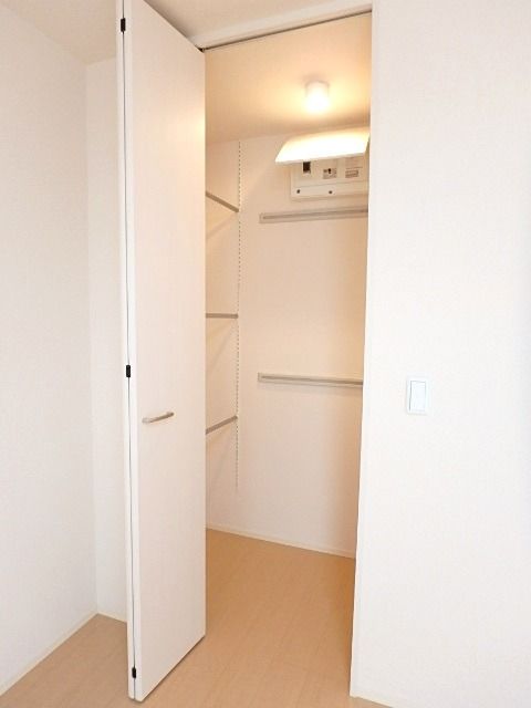 ��ʌ��������܎s�k��{�����̃A�p�[�g�̎��[