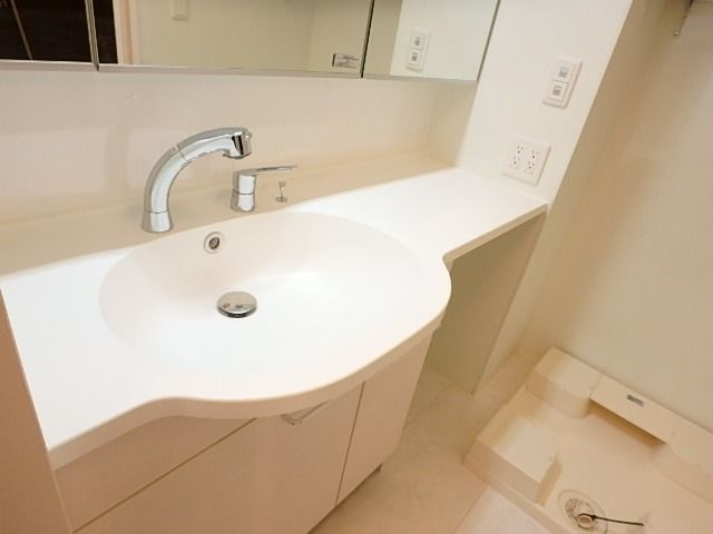 ��ʌ��������܎s�k��{�����̃A�p�[�g�̐��ʏ�