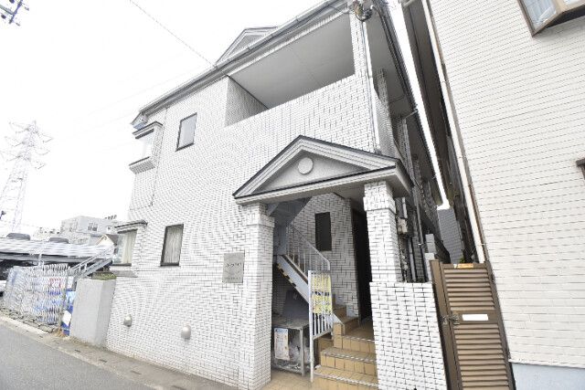 埼玉県さいたま市大宮区桜木町４丁目295-2のアパートの建物外観