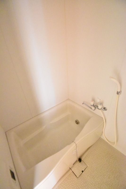 ��ʌ������s�����R���ڂ̃}���V�����̃o�X