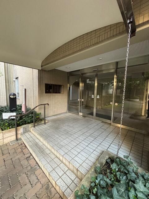 ��ʌ��z�J�s���������̃}���V�����̃G���g�����X