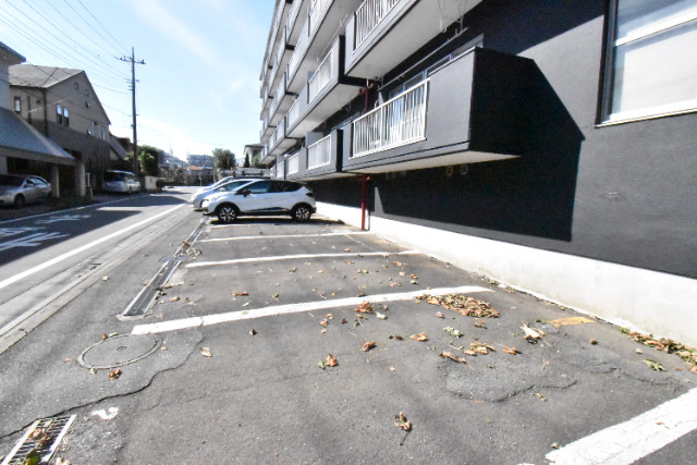 ��ʌ��������܎s�΋擌�Y�a�V���ڂ̃}���V�����̒��ԏ�