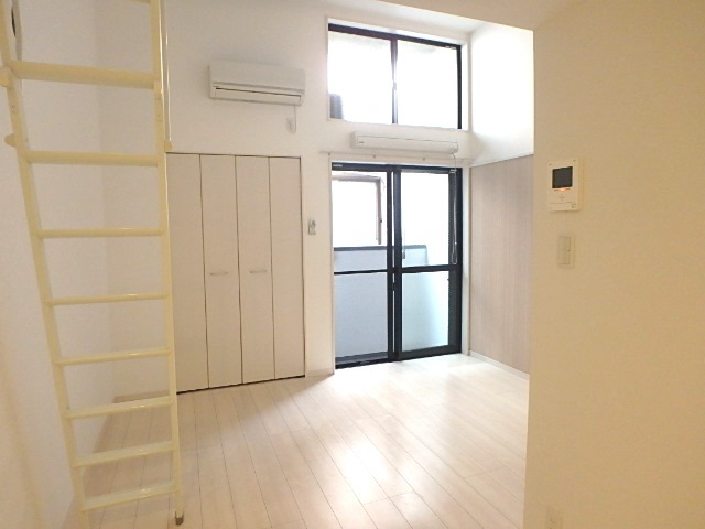 ��ʌ��������܎s�k�捡�H���̃A�p�[�g�̋��ԁE���r���O