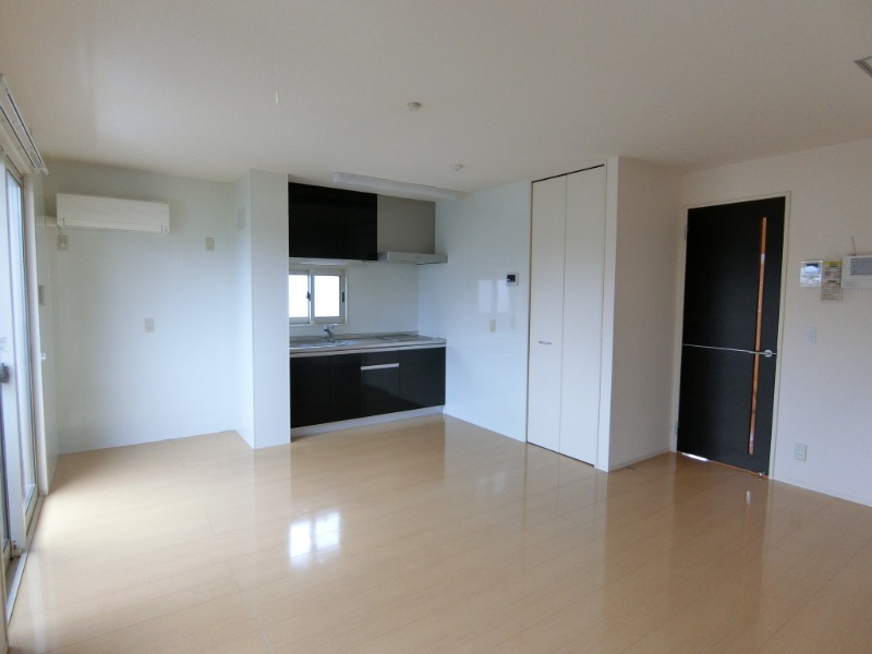 ��ʌ��������܎s�k��{�����Q���ڂ̃A�p�[�g�̋����E���r���O