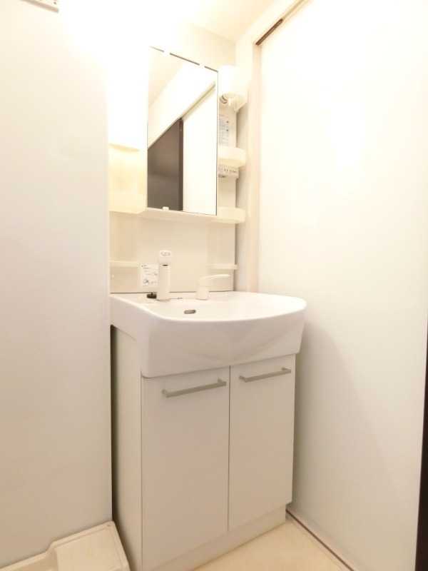 ��ʌ��������܎s�k��{�����Q���ڂ̃A�p�[�g�̐��ʏ�