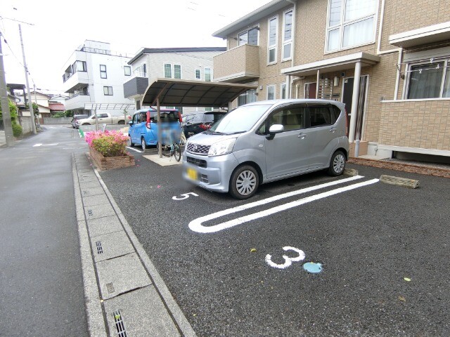 ��ʌ��������܎s�k��{�����Q���ڂ̃A�p�[�g�̒��ԏ�