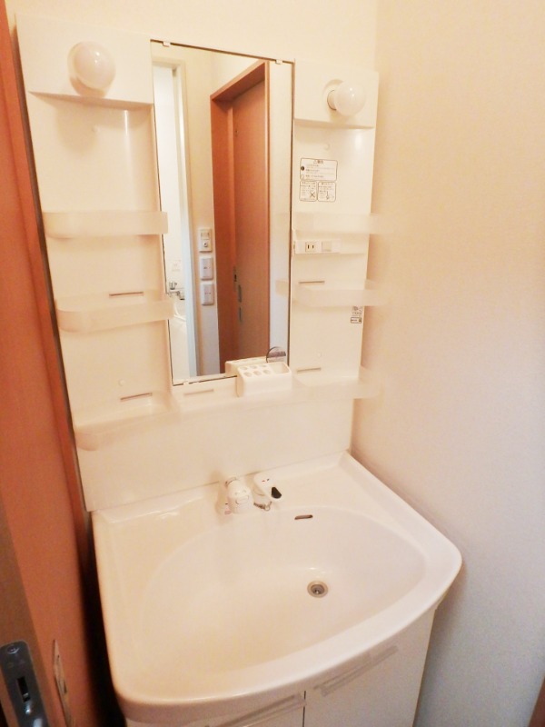 ��ʌ��������܎s�������J�R���ڂ̃}���V�����̐��ʏ�