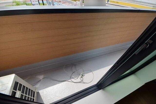 ��ʌ��������܎s������㗎���X���ڂ̃A�p�[�g�̃o���R�j�[