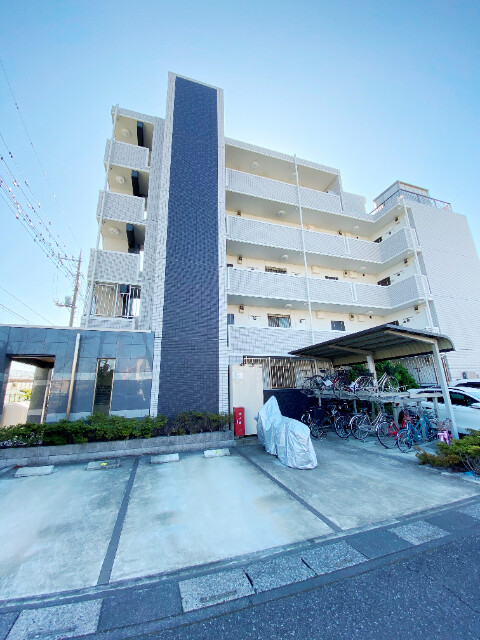 ��ʌ��������܎s�k��y�C���P���ڂ̃}���V�����̒��ԏ�