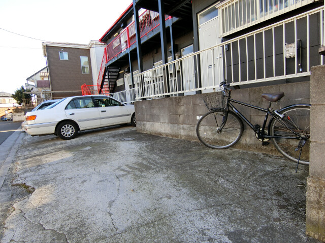 ��ʌ�����s�厚���s�̃A�p�[�g�̒��ԏ�