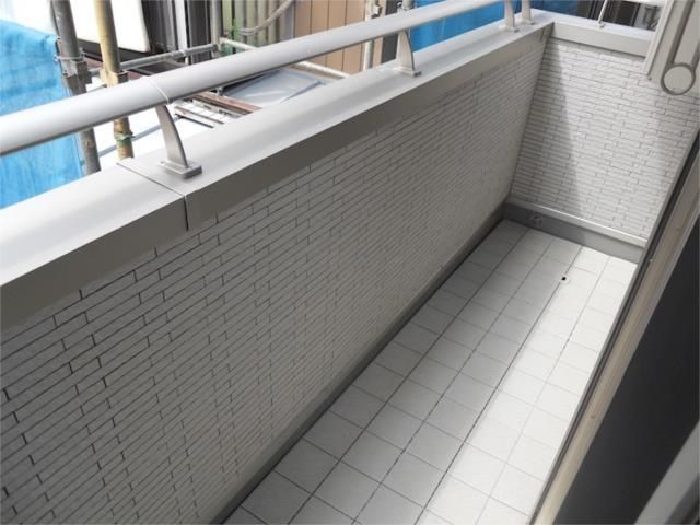 ��ʌ�����s�����T���ڂ̃A�p�[�g�̃o���R�j�[