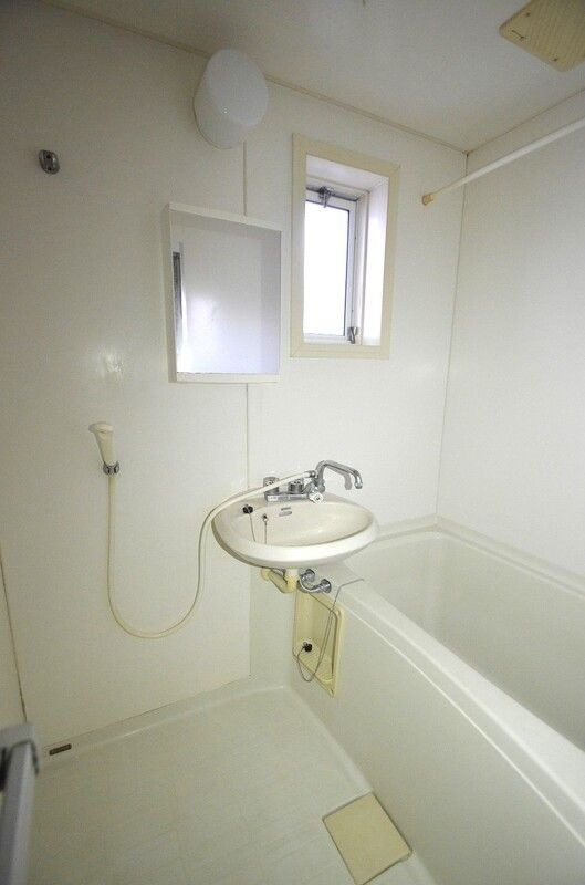 ��ʌ��������܎s��{��O���P���ڂ̃A�p�[�g�̃o�X