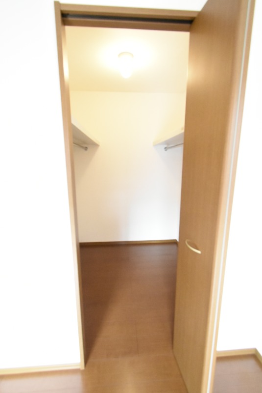 ��ʌ��������܎s�k��{�����Q���ڂ̃e���X�n�E�X�̎��[