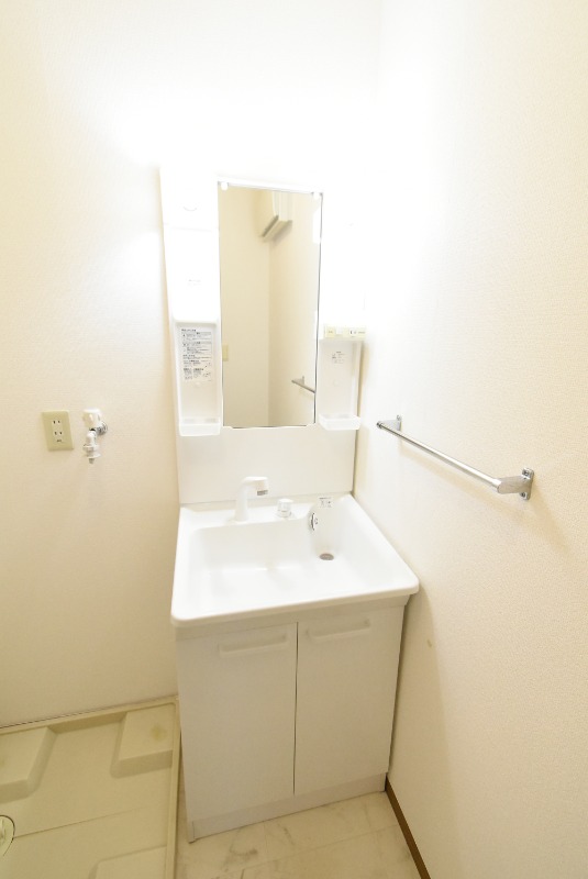 ��ʌ��������܎s�k��{�����Q���ڂ̃e���X�n�E�X�̐��ʏ�