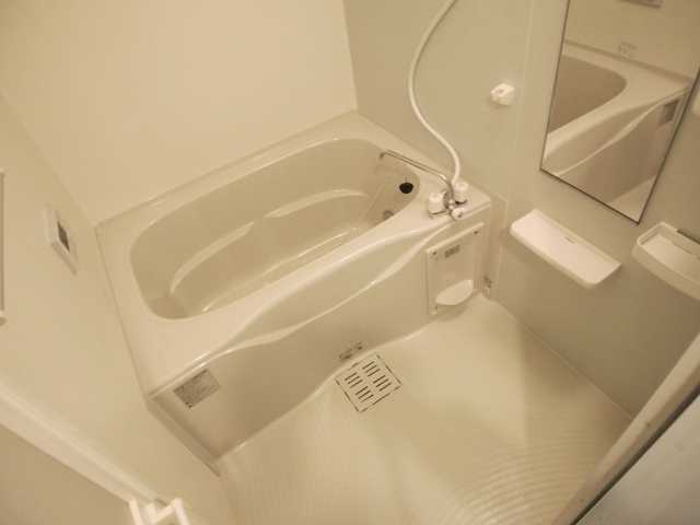 ��ʌ��������܎s�΋摾�c�E�P���ڂ̃A�p�[�g�̃o�X