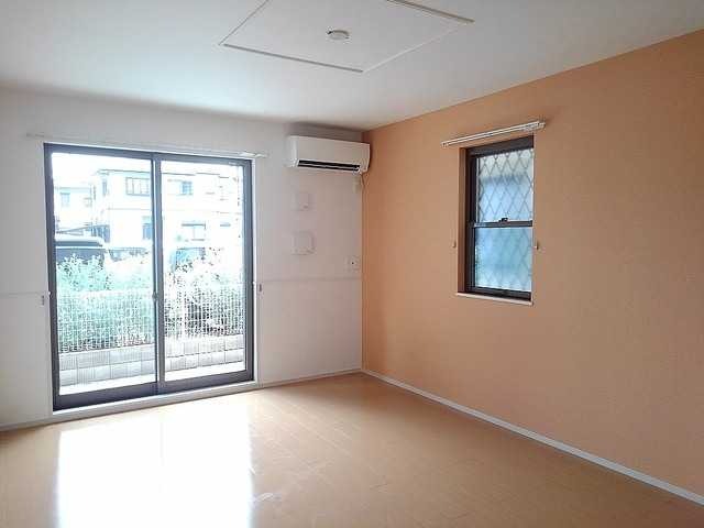 ��ʌ��z�J�s�ԓc�T���ڂ̃A�p�[�g�̋��ԁE���r���O