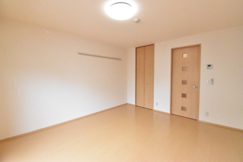 ��ʌ��z�J�s���C�N�^�E���Q���ڂ̃A�p�[�g�̋��ԁE���r���O