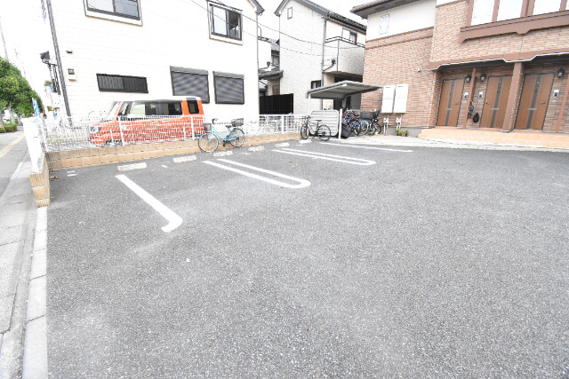 ��ʌ��z�J�s�ԓc�T���ڂ̃A�p�[�g�̒��ԏ�