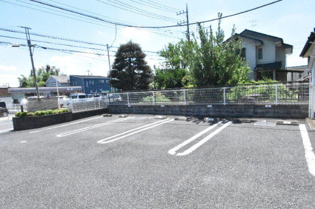 ��ʌ������s���v��̃A�p�[�g�̒��ԏ�