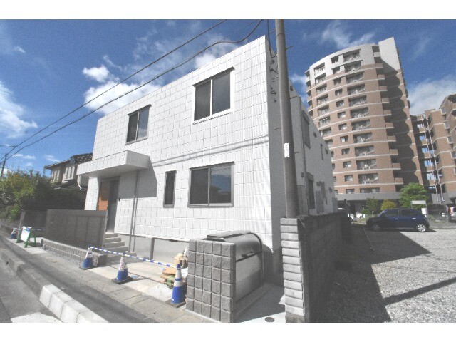 ��ʌ������s�V�����S���ڂ̃}���V�����̃G���g�����X