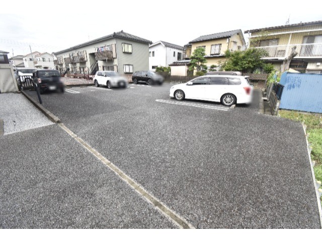 ��ʌ��������܎s����厚���m��̃A�p�[�g�̒��ԏ�