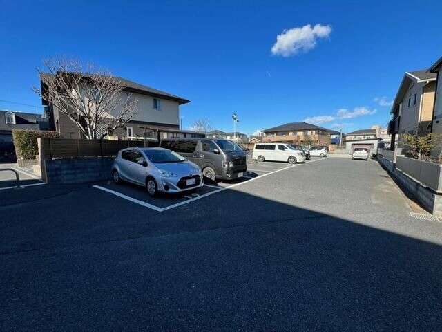 ��ʌ������s���h�P���ڂ̃}���V�����̒��ԏ�