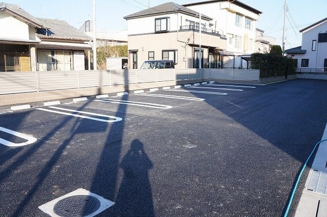 ��ʌ��������܎s����厚���L�̃}���V�����̒��ԏ�