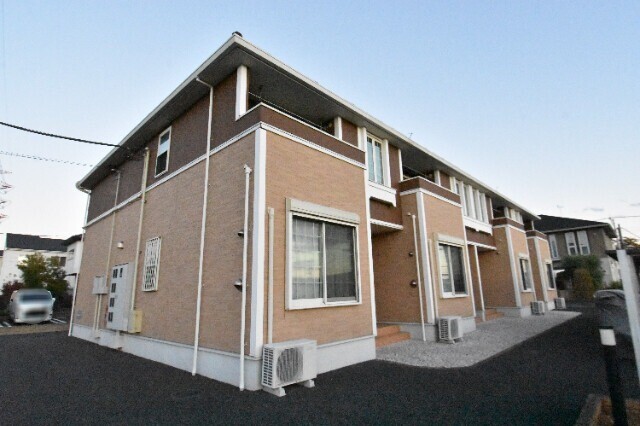 ��ʌ�����s�厚������̃A�p�[�g�̌����O��