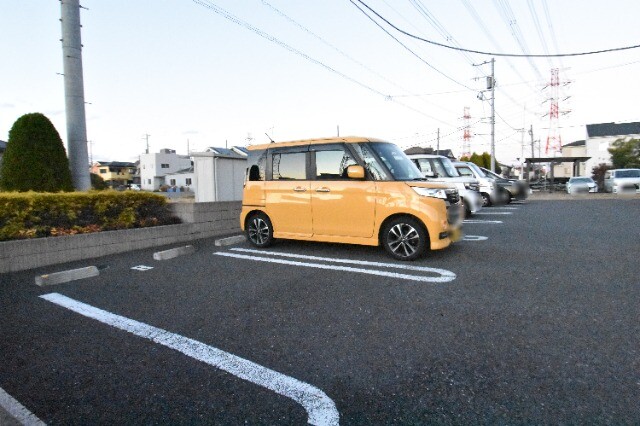 ��ʌ�����s�厚������̃A�p�[�g�̒��ԏ�