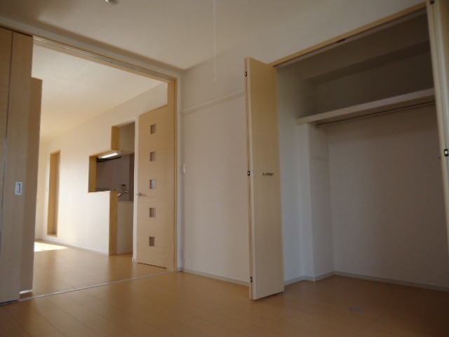 ��ʌ�����s�厚����̃A�p�[�g�̎��[