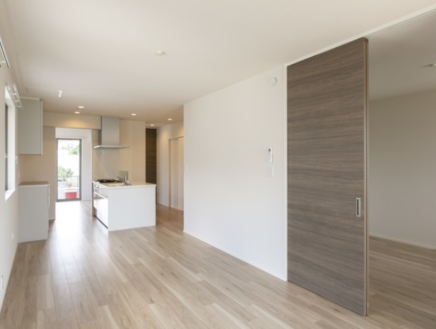 ��ʌ��������܎s�΋�厚����c�̃}���V�����̋��ԁE���r���O