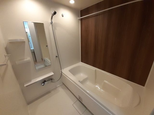 ��ʌ��k�����S�ɓޒ����Q���ڂ̃A�p�[�g�̃o�X