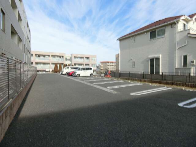 ��ʌ�����s�厚������̃}���V�����̒��ԏ�