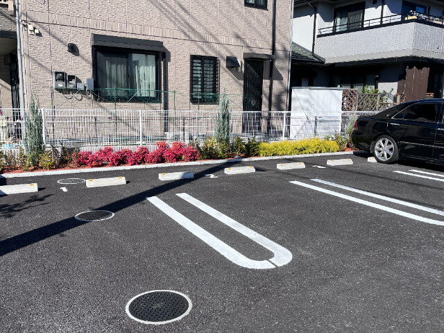 ��ʌ��k�����S�ɓޒ����Q���ڂ̃A�p�[�g�̒��ԏ�