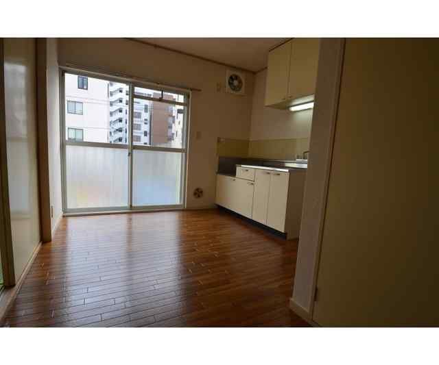 ��ʌ��������܎s��{����ؒ��Q���ڂ̃A�p�[�g�̋��ԁE���r���O