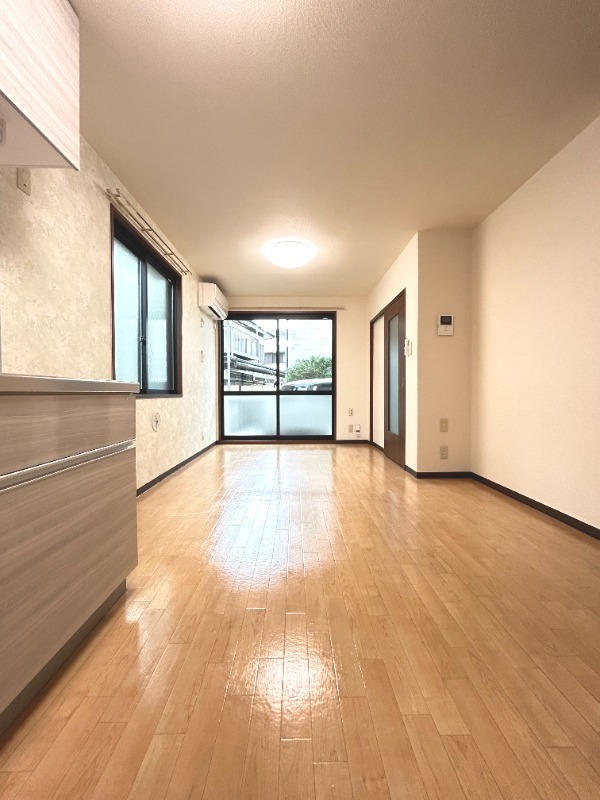 ��ʌ��������܎s��{�捂�@���Q���ڂ̃e���X�n�E�X�̋��ԁE���r���O