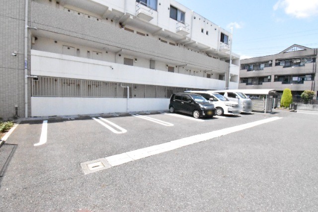 ��ʌ�����s�厚������̃}���V�����̒��ԏ�