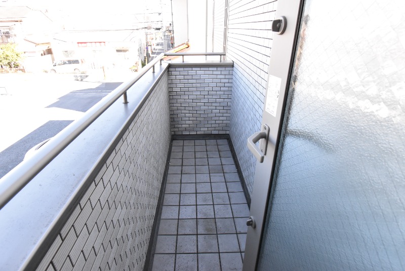 ��ʌ�����s������S���ڂ̃A�p�[�g�̃o���R�j�[