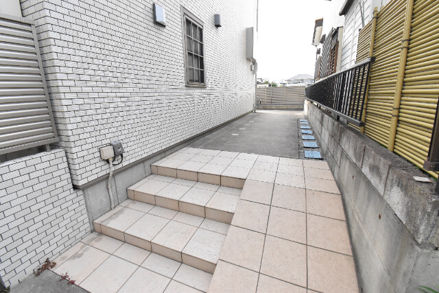 ��ʌ�����s������S���ڂ̃A�p�[�g�̃G���g�����X