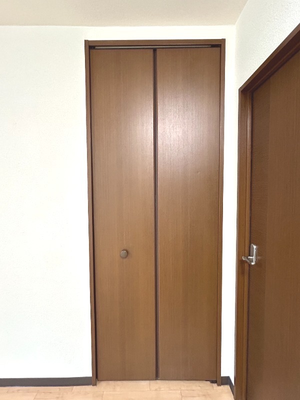 ��ʌ��������܎s��{�捂�@���Q���ڂ̃e���X�n�E�X�̎��[