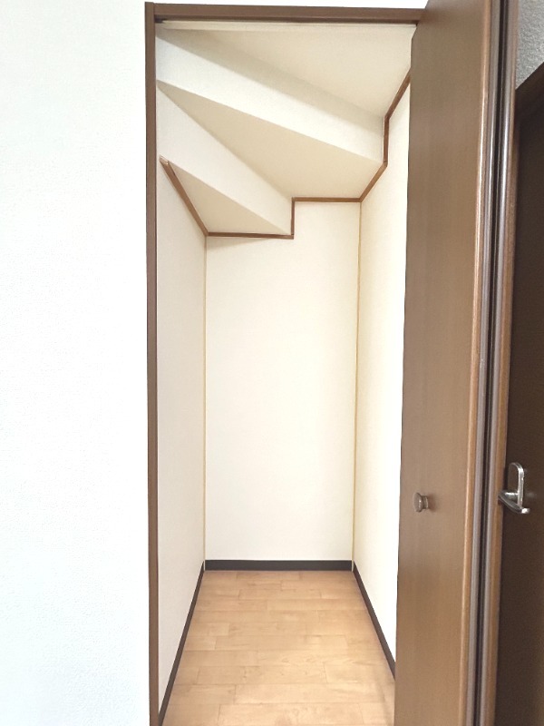 ��ʌ��������܎s��{�捂�@���Q���ڂ̃e���X�n�E�X�̎��[