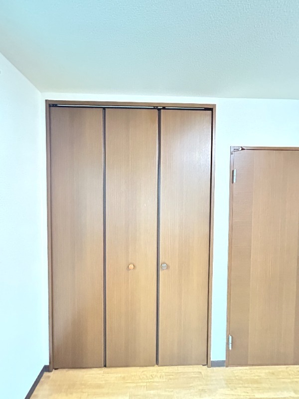 ��ʌ��������܎s��{�捂�@���Q���ڂ̃e���X�n�E�X�̎��[